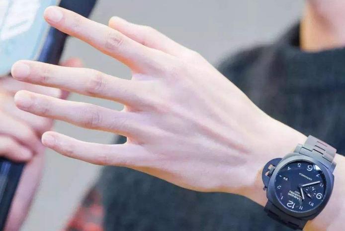 天气干燥手脱皮了怎么办,双手干燥粗糙小妙招