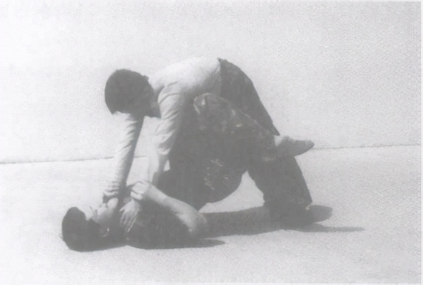 警用防暴棍对战短刀,警用棍式防暴器