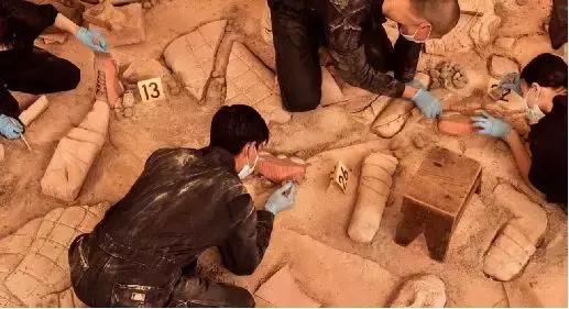 “誒，把你做的男装趋势笔记借我抄下”