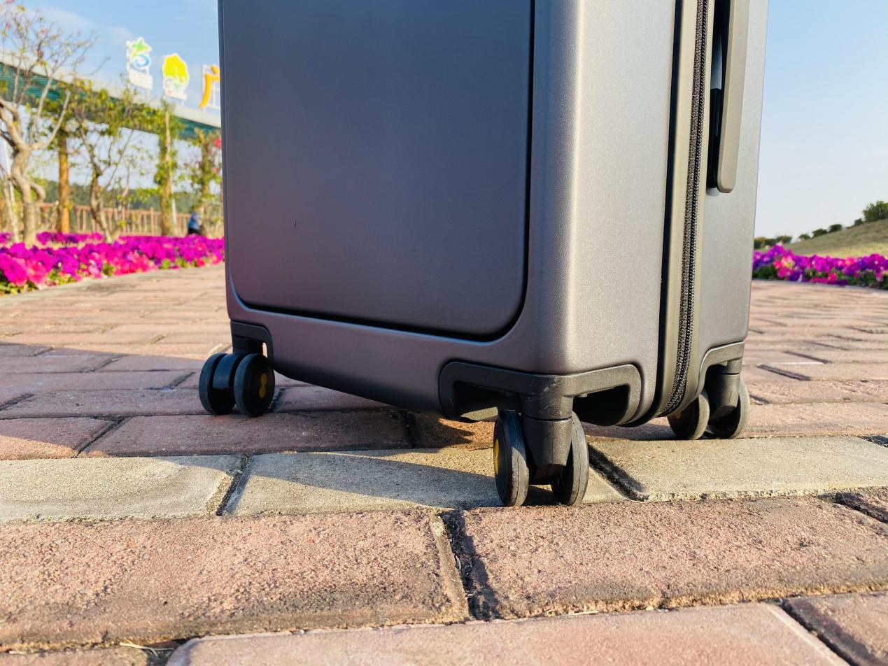 行李箱100寸可充电,行李箱22寸能充电
