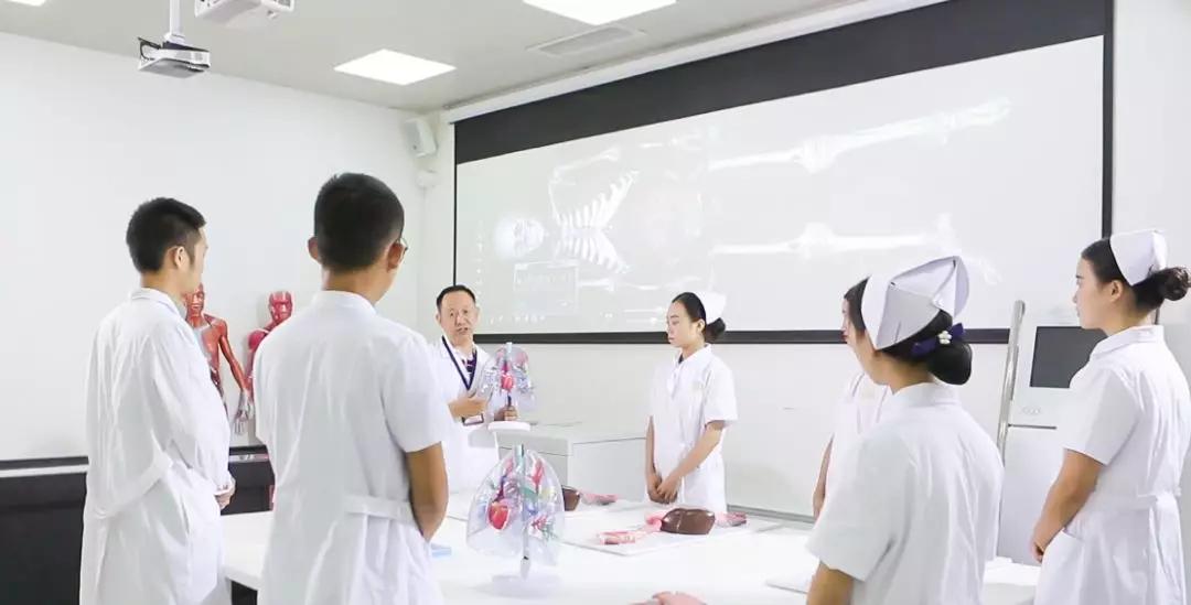 四川旅游管理比较好的民办大学,四川省一级示范普通高中