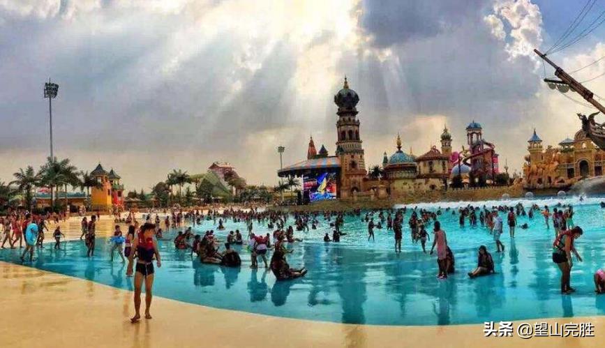 最近流行起来的旅游模式,自由旅游和报团旅游的优缺点