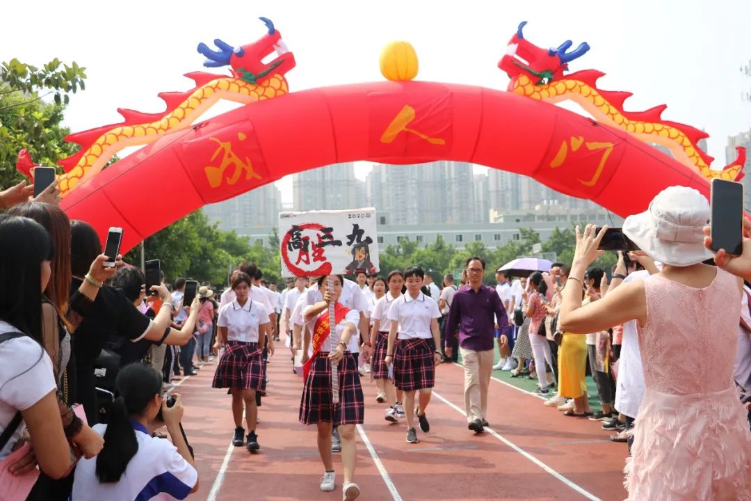 笔韵墨香放异彩，丰富舞台漫云中——广州市白云中学欢迎您