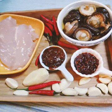 香菇鸡丁米线鸡汤怎么熬,香菇鸡丁米线的鸡丁卤怎么熬制