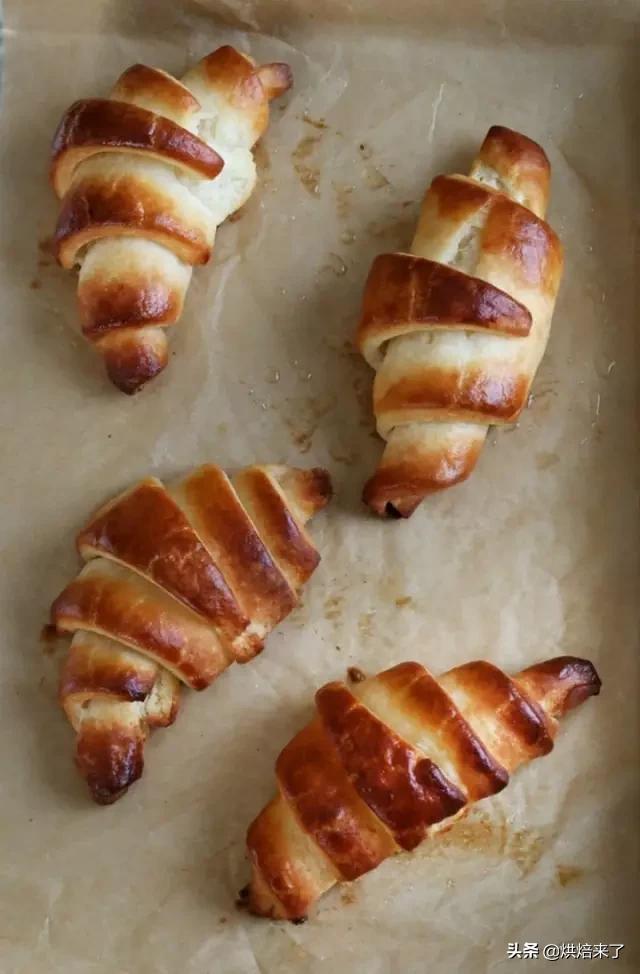 怎么吃都不重样的牛角包，一口咬下去，外酥内软，软绵不失嚼劲