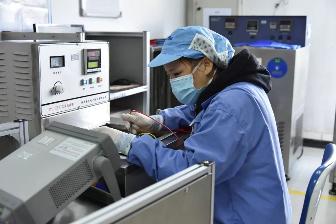 冬夜漫长而艰辛,冬夜漫长而寒冷