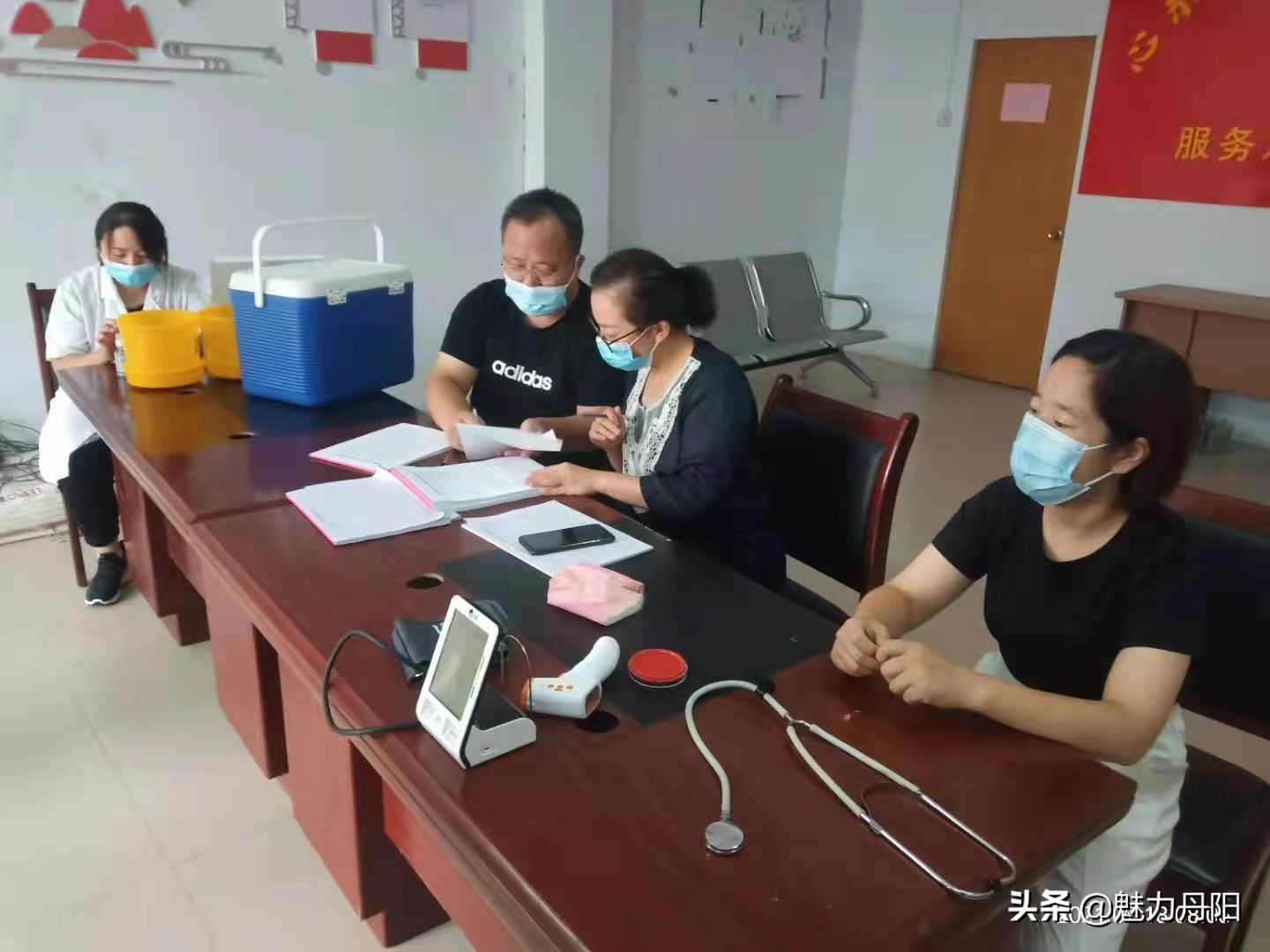 我为群众办实事送温暖进社区活动,我为群众办实事送医下乡