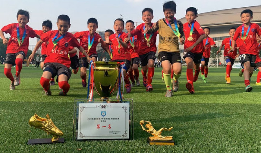 石门县第五完全小学校长柳清玮,石门县四完小柳清玮校长