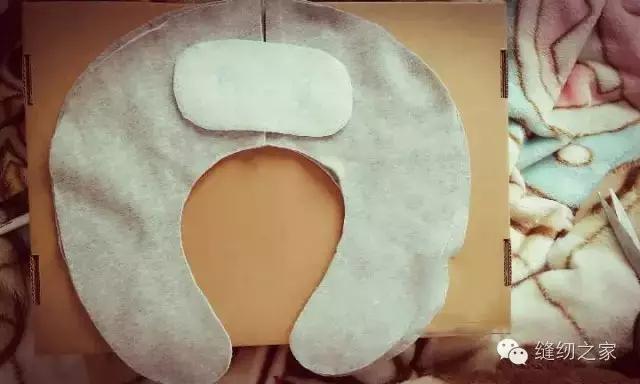 旧衣服改造睡枕图解,旧衣服做u型枕教程