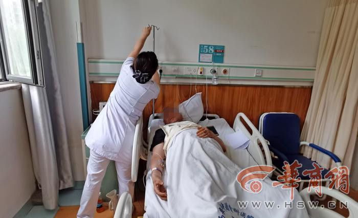 西安电动车摔倒事件,西安一男子半夜骑车