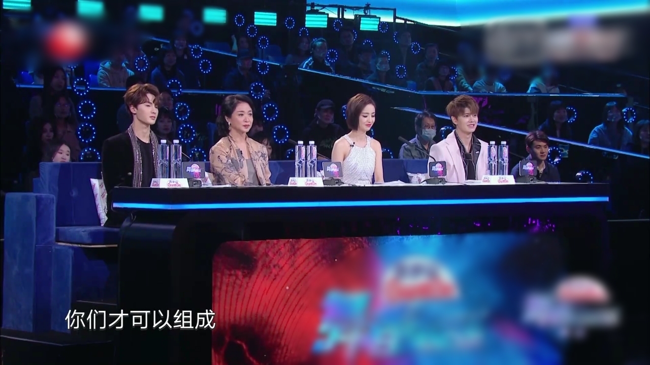 任嘉伦当评委时跳林俊杰的歌,任嘉伦评委舞者暖心