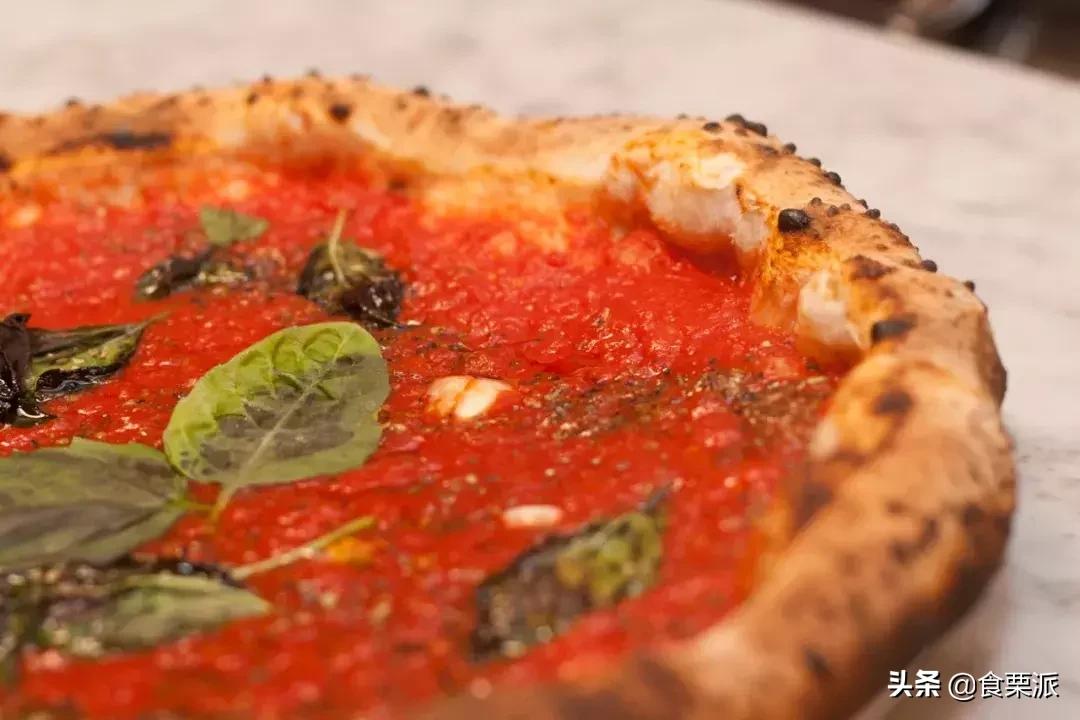 自制披萨3步搞定比店里的还好吃,正宗披萨的配方和制作