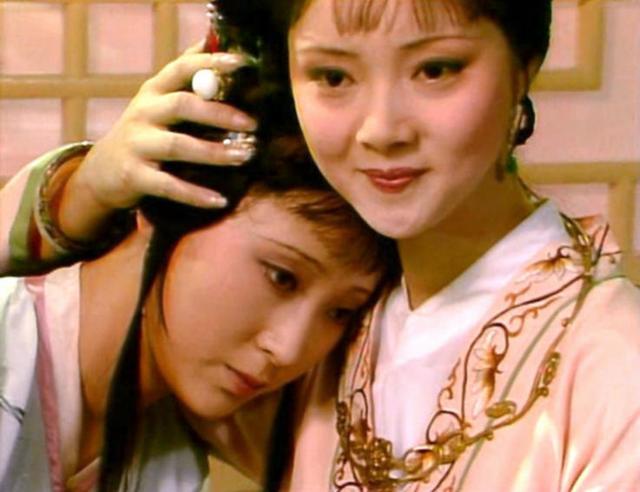 新版宝钗给黛玉送燕窝片段,宝玉为什么不愿意穿雀金裘