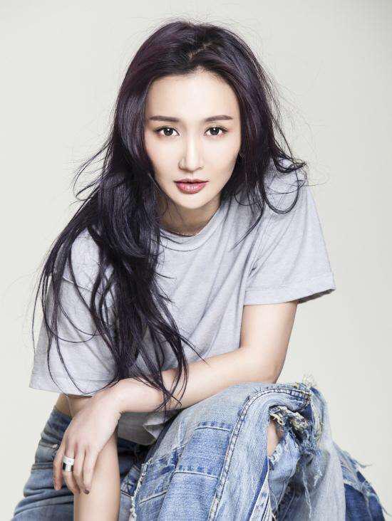 女星牛萌萌被拘后晒近照，面色蜡黄状态不佳，自我安慰积极乐观