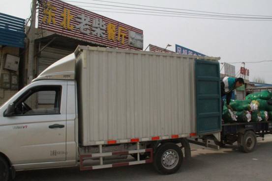 邢凡说:福田祥菱V1挺好用于超市配送很满意