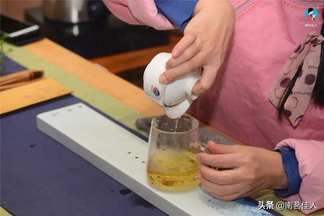 普洱茶新茶为什么会有锁喉感,新茶喝了嗓子发干锁喉