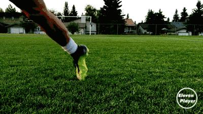 简单又实用的过人技巧足球,足球过人技巧空中摆动腿