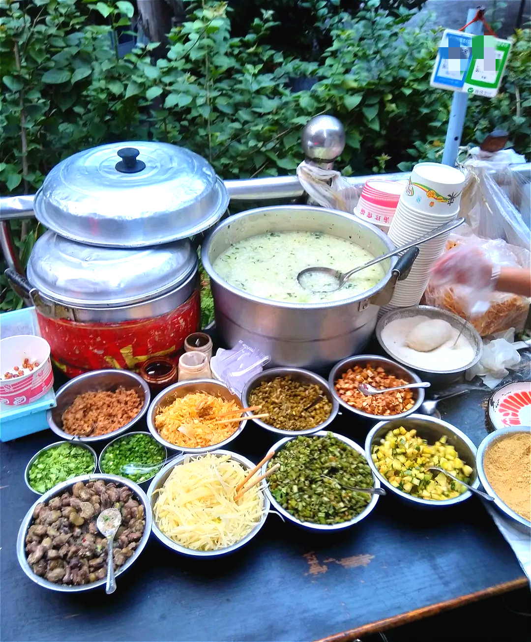 重庆临江门附近老奶奶的糯米团,老传统的糯米甜团