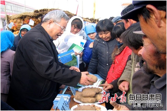 王一航：与农民一起扶犁37年马铃薯育种世界称王