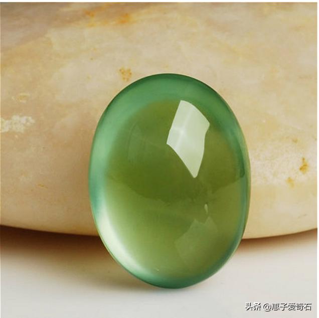 假翡翠是用什么石头做的,假的翡翠是用什么做的