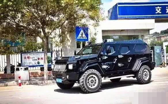 偶遇1500万豪车上牌，油耗达58L，年产仅100台