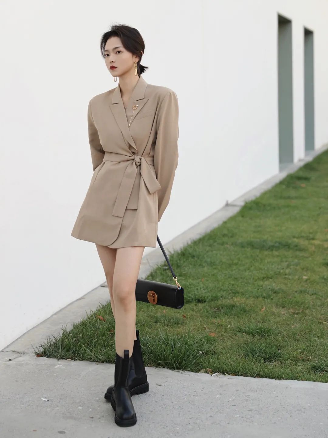 胖mm粗腿马丁靴冬季加绒羊羔绒,今年最火的中筒靴粗腿圆头马丁靴