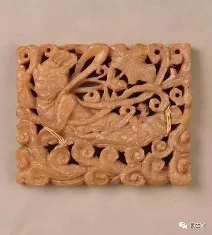 鸡血石与田黄石的结合,硬田黄石与田黄石