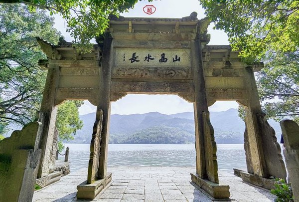 桐庐夜游富春山居景区,桐庐富春江夜游和白天游