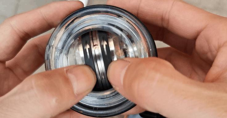 搬砖累了活动一下筋骨,搬砖别忘了运动