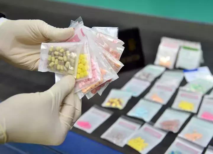 网上销售违禁减肥胶囊怎么判,网上减肥的药粉是真的还是假的