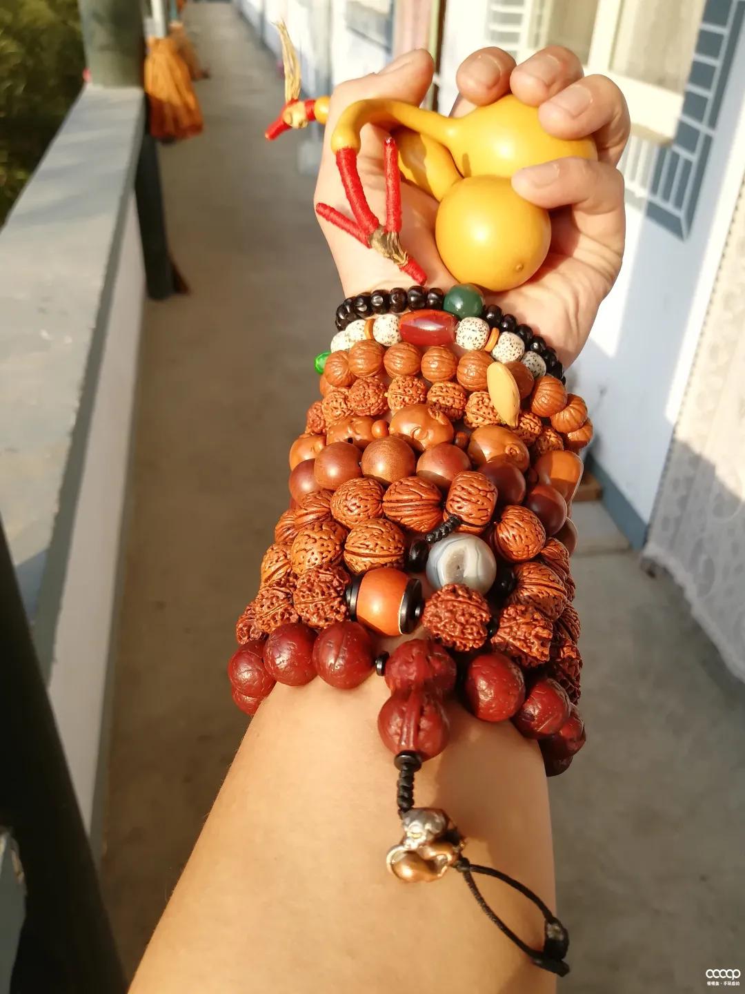 他试了一瓶“印度神油”,盘串6年,包浆妙啊