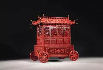 相比国之重器，形微体轻的文具盒同样反映了不同时代的美学风尚