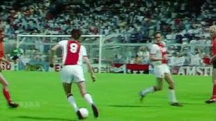 克鲁伊维特评价马拉多纳,克鲁伊夫还是马拉多纳厉害