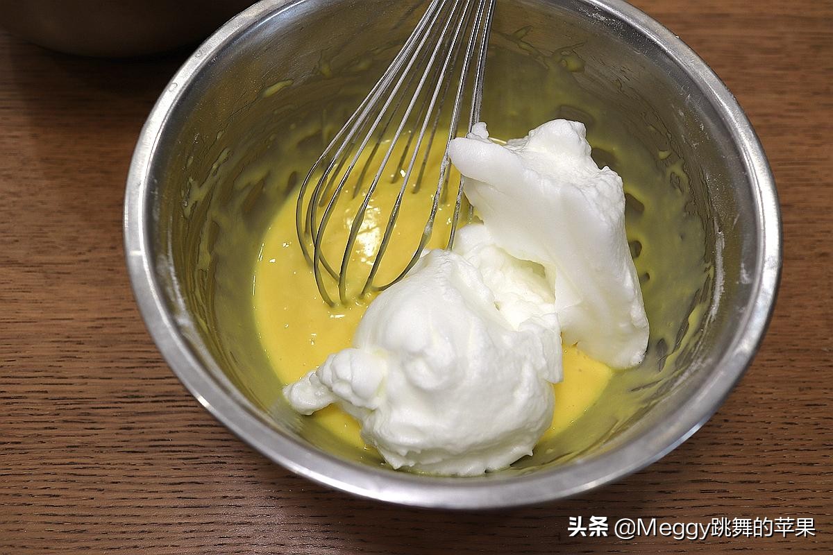 古早蛋糕和戚风蛋糕蛋白打发区别,蛋白打发到什么程度蛋糕才会柔软
