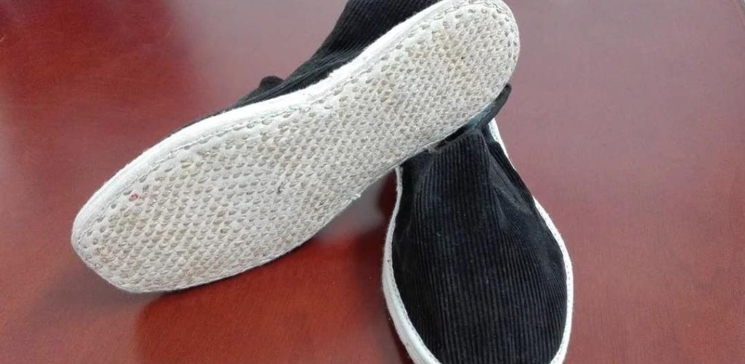 一双二十年的老布鞋,一双破布鞋