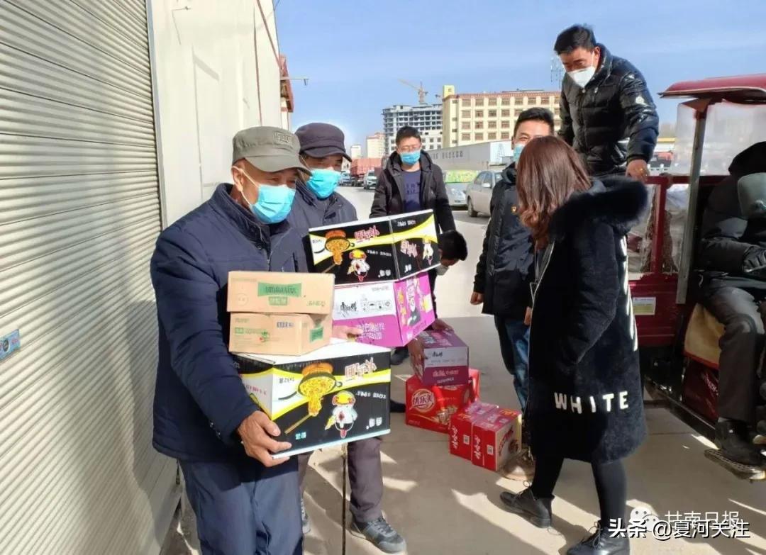 战疫情爱心奉献图片,战疫时刻爱心捐赠暖人心