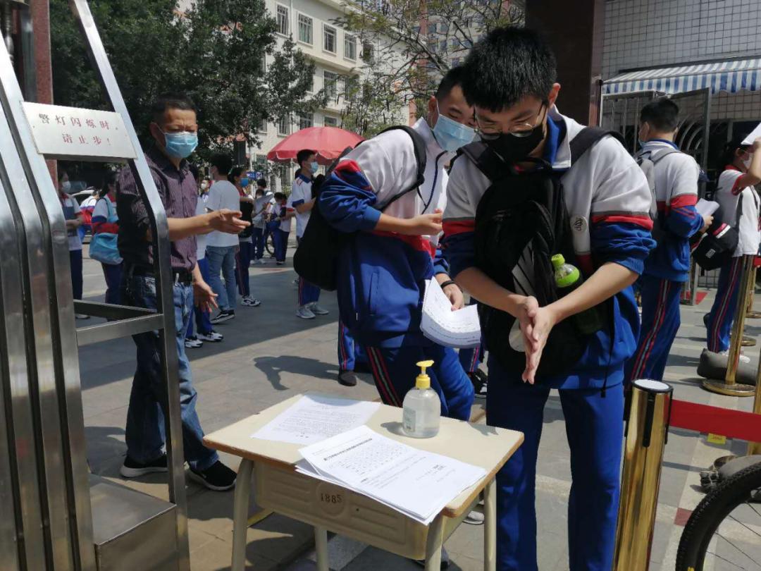 现场直击开学的视频,直击全国多地中小学开学
