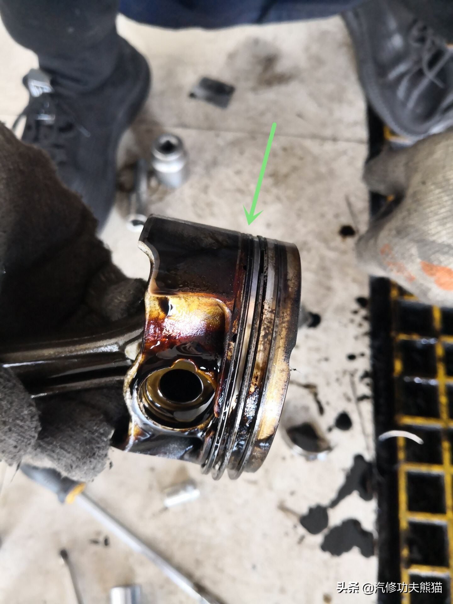 2011款奥迪q5烧机油怎么彻底解决,奥迪q5三代ea888发动机烧机油原因