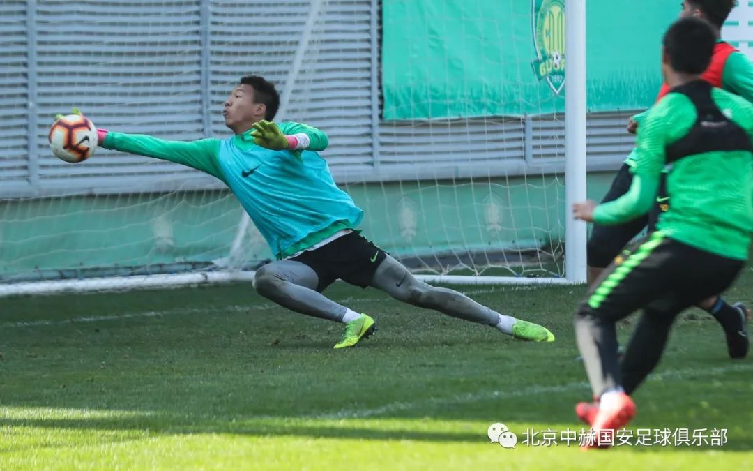 国安一队首位00后！马昆越：场上学习杨智场下学习侯森
