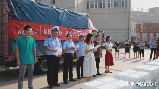 炎炎夏日送清凉关怀暖人心,炎炎夏日送清凉丝丝关爱入心田