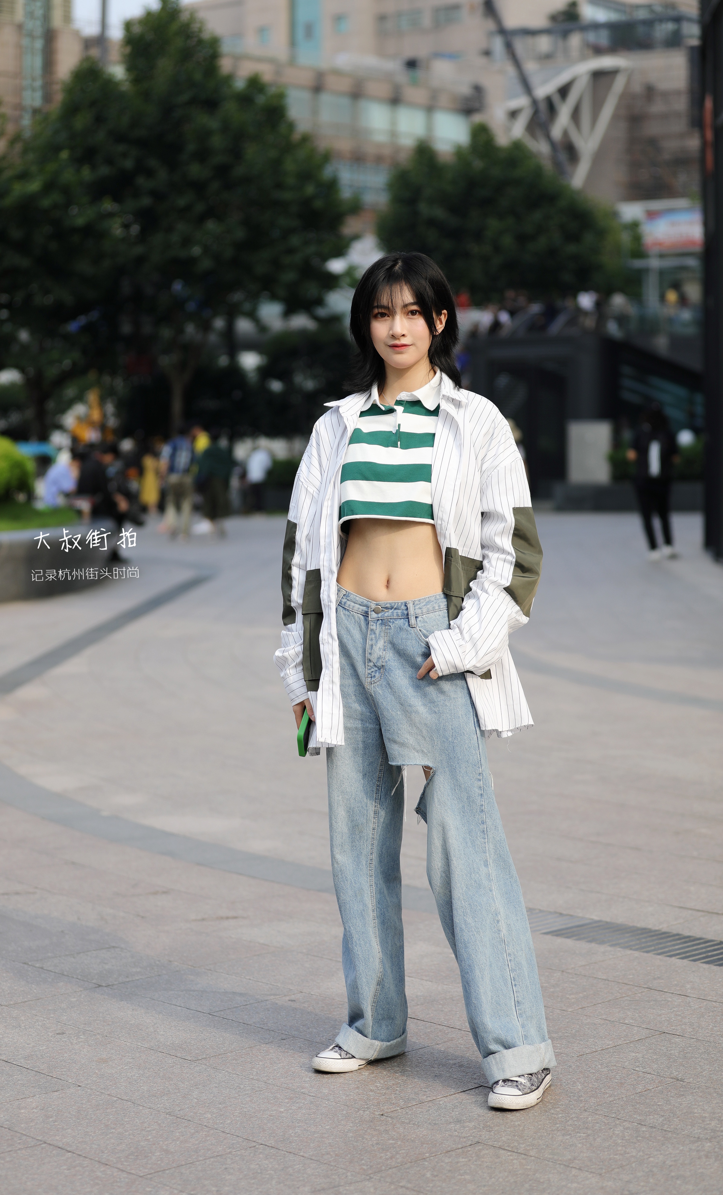 大叔街拍三亚姐妹,街拍40多岁大叔型身材穿搭