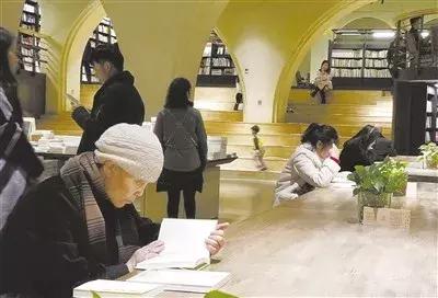 正弘城半年破10亿/加拿大国民咖啡、哥老官开出河南首店丨6月商报