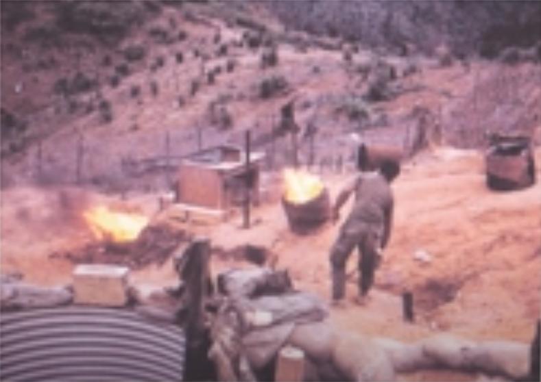 越战美军的生理难题：走出基地就挨越共黑枪，无奈特设烧屎官