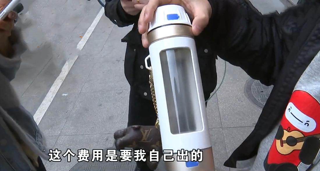 女子火锅店讨水烫坏杯子后续,开水烫坏保温杯索赔4000后续