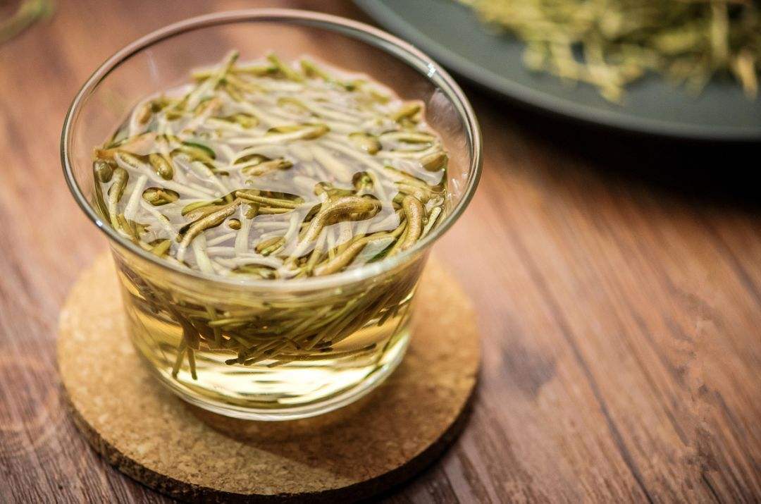 夏天喝茶有什么好吃的,夏天喝茶少不了菊花茶