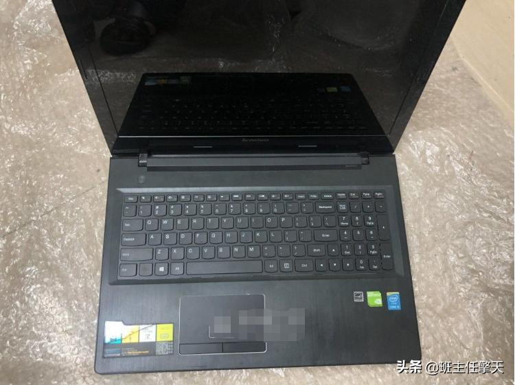 联想笔记本清理灰尘技巧+修理断裂的螺丝柱