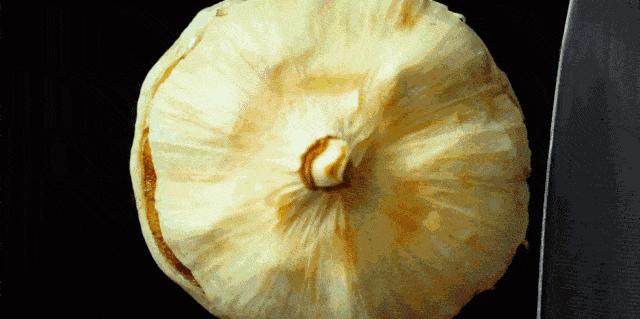 这场蒜味的持久战，是每一个嗜蒜如命的人不知道的事（菲李漫画）