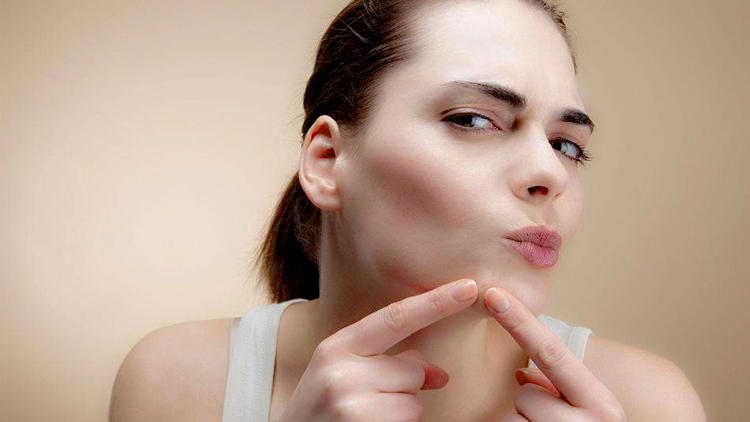 uh苦参根净透祛痘精华真的有效么,大水滴3点祛痘精华针对什么痘痘