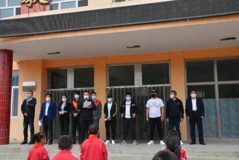 爱心桥护航学生,贫困小学爱心捐赠