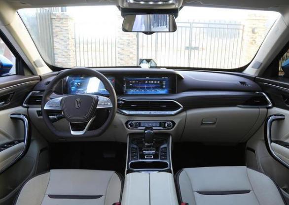 轴距2.7米的轿车空间,2.6米轴距1.8米空间